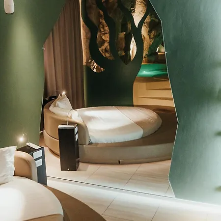 Emotional Grand Motel